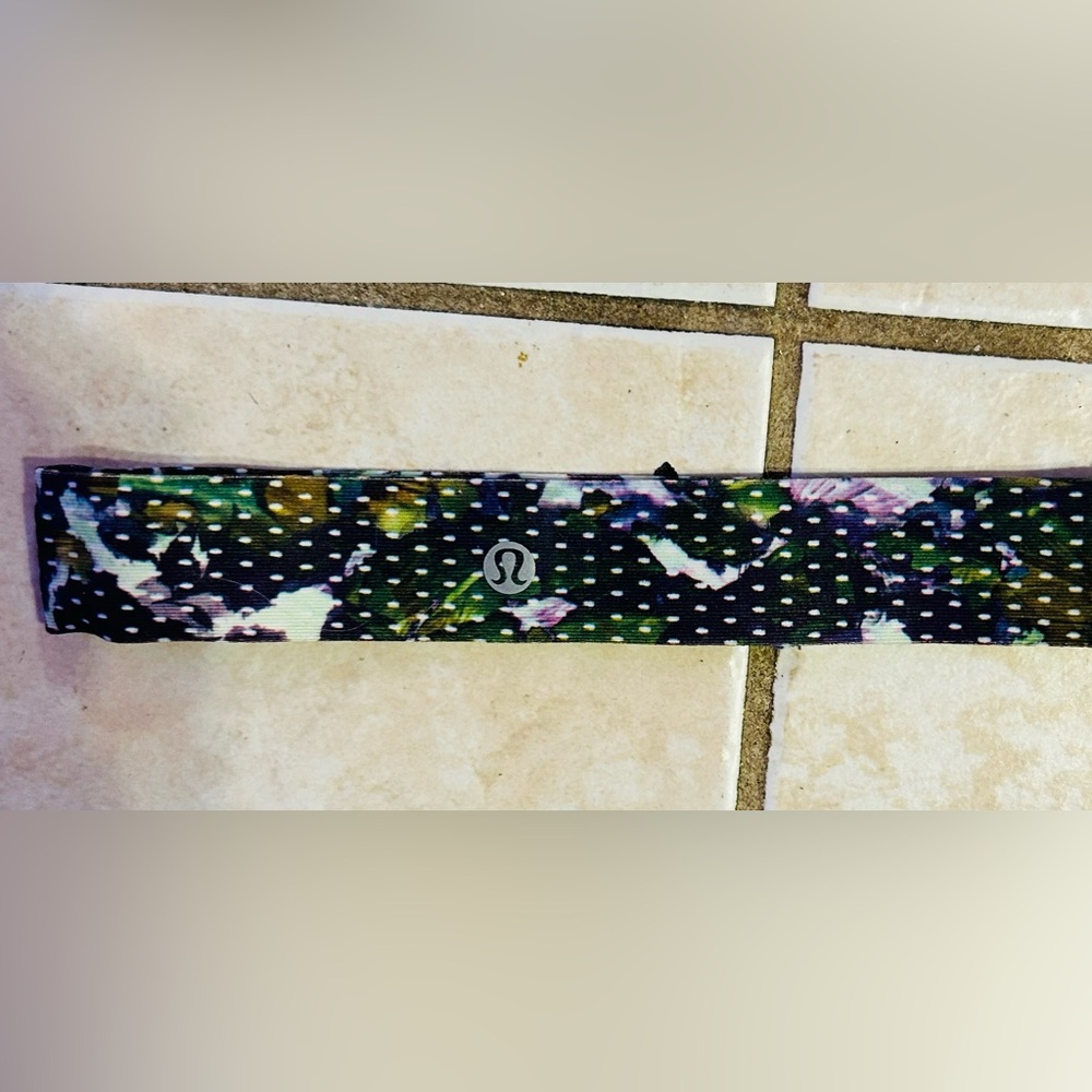 NWOT-Lululemon Athletica Dancing Warrior Thin Headband.